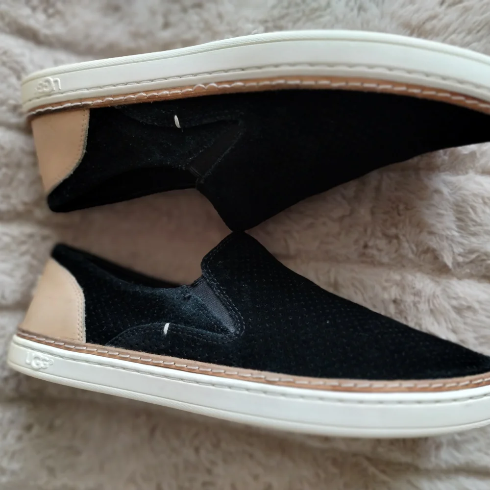 UGG Slip-On Sneakers Black Perforated Leather Casual Shoes Women’s 7.5